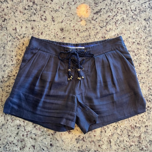 Women's DVF navy blue linen shorts size 6 - Picture 1 of 7
